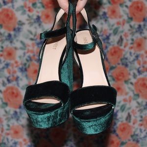 Nine West Green Velvet Heels